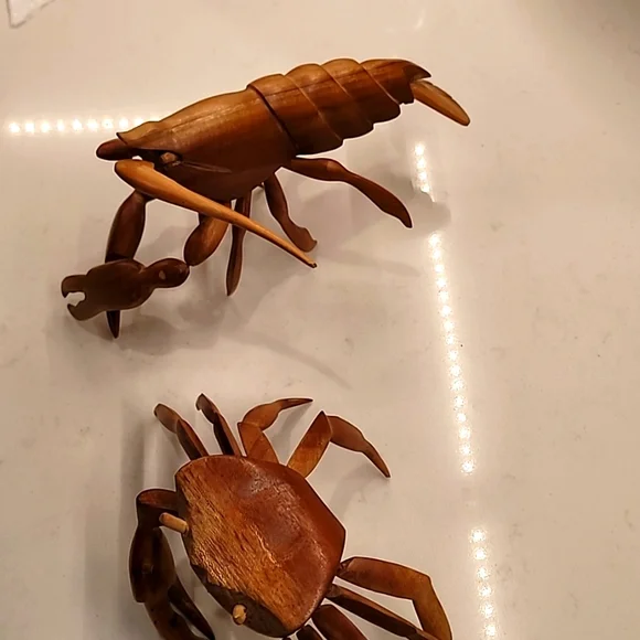 Hand carved wooden crab 🦀 and lobster 🦞. Hand made in the Bahamas - Picture 6 of 11